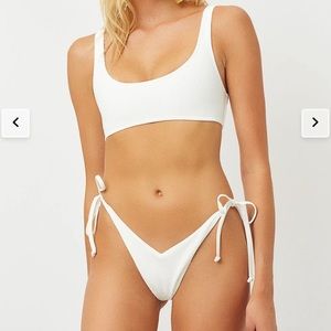 FRANKIES BIKINIS CONNOR RIBBED SCOOP NECK BIKINI TOP